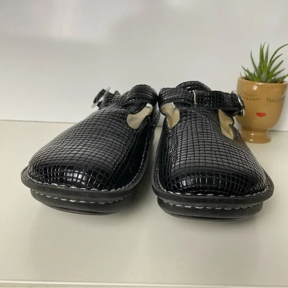 Alegria Black Textured Clog Shoes - Picture 2 of 8